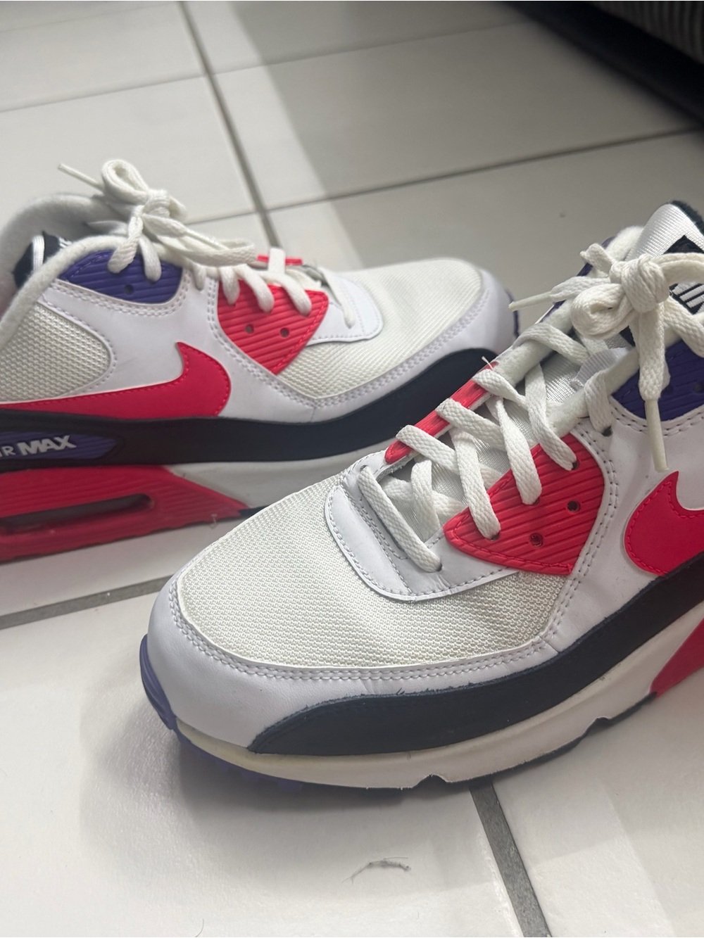 Mens White & Pink Athletic Sneakers with Purple Accents
